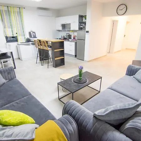 فيلة Lea بيهاتش