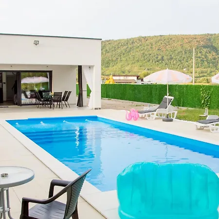 Lea Villa