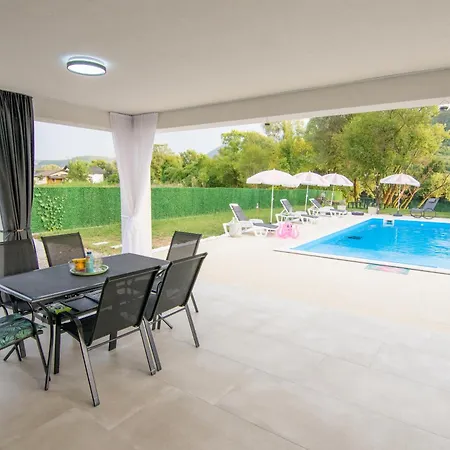 Vila Lea *