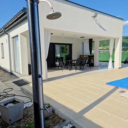 Lea Vila Bihac